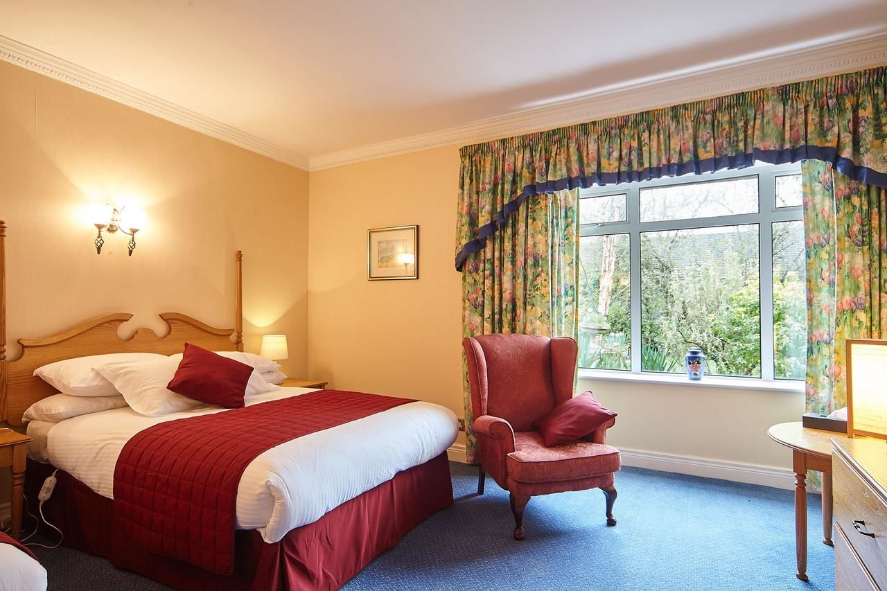 Отель Cedar Lodge Hotel & Restaurant Carrigbyrne